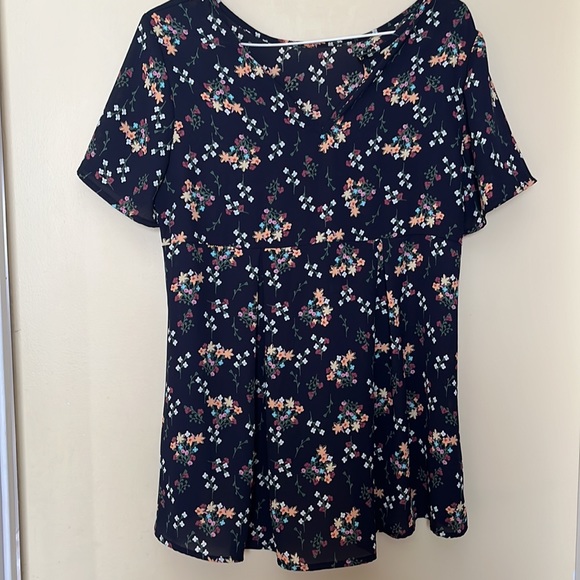 Womens size small blouse - Picture 2 of 2